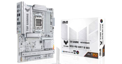 Placa base TUF Gaming Neo AM5 en color blanco, acompañada de su caja, mostrando detalles técnicos y el diseño del producto.