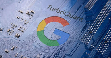 Fondo azul de placa base con el logo de Google en colores rojo, amarillo, verde y azul, junto al texto "TurboQuant".