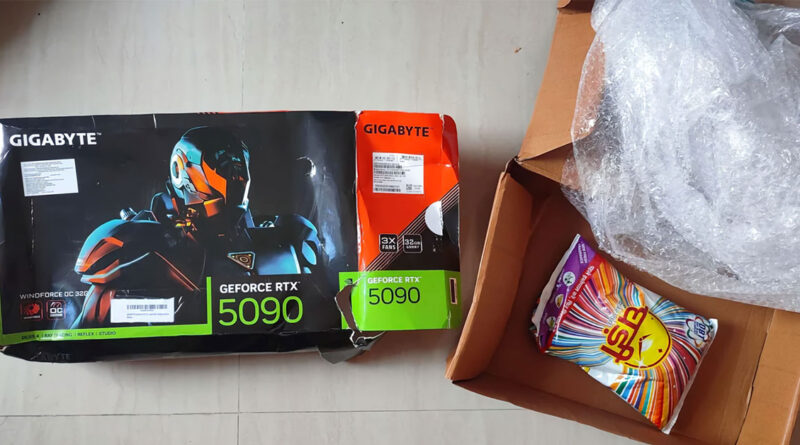 Caja de la tarjeta gráfica Gigabyte RTX 5090, junto a un paquete de detergente, en una superficie clara.