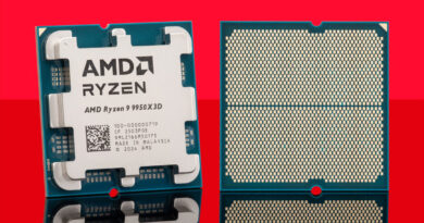 Procesador AMD Ryzen 9 9950X3D con su carcasa en color plateado y fondo rojo, mostrando contactos dorados en la parte inferior.