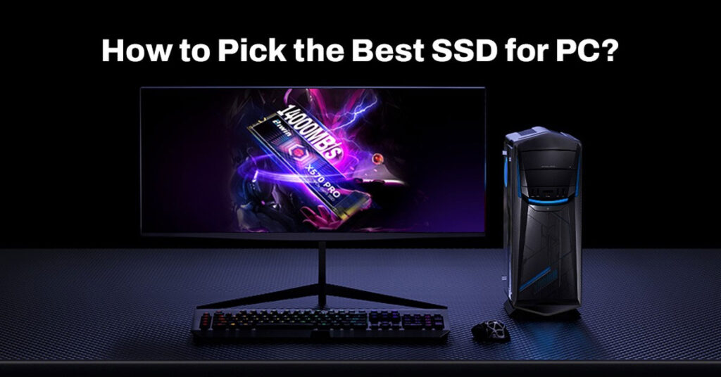 Un monitor moderno muestra un SSD en pantalla junto a una torre de PC y un teclado RGB, todo sobre un fondo oscuro texturizado.