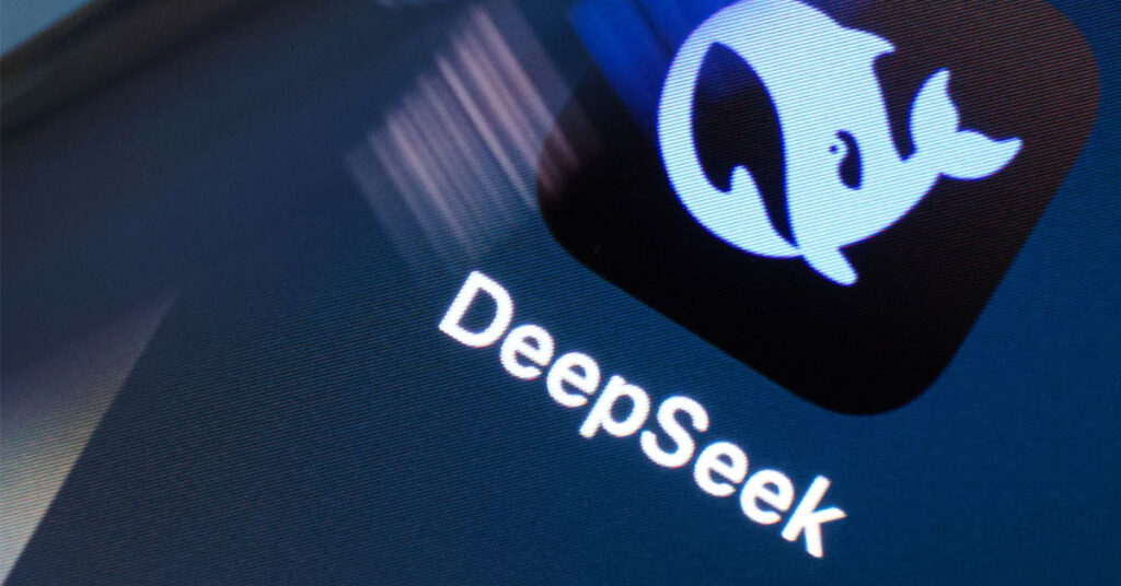 Icono de DeepSeek sobre un fondo oscuro, con el contorno de un pez en color azul y el texto "DeepSeek" en blanco.