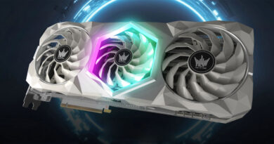 Tarjeta gráfica con diseño angular en tonos blanco y gris, con ventiladores iluminados en colores blanco y verde, sobre un fondo futurista.