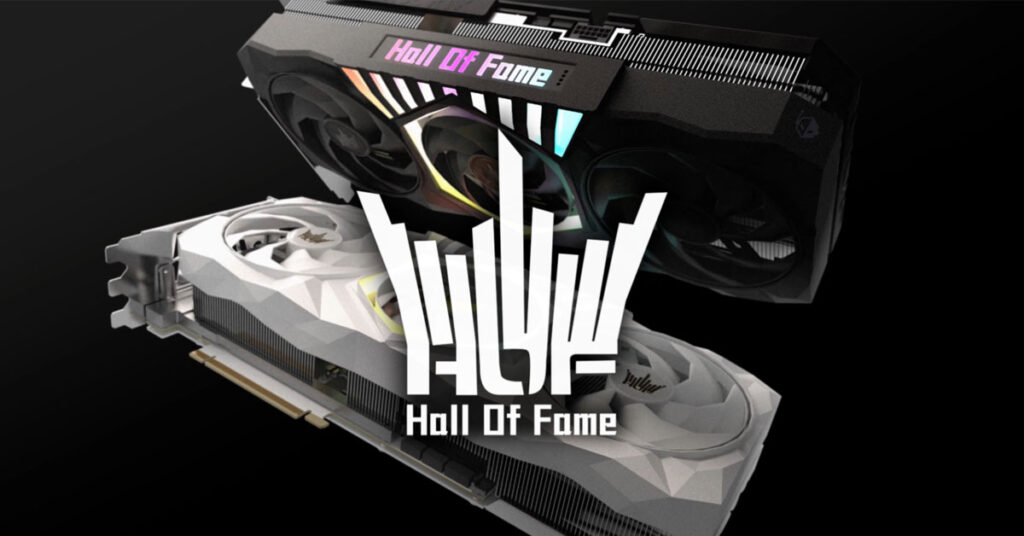 Tarjeta gráfica de alto rendimiento en un fondo negro, con un diseño moderno y el logo "Hall of Fame" destacado en la parte inferior.