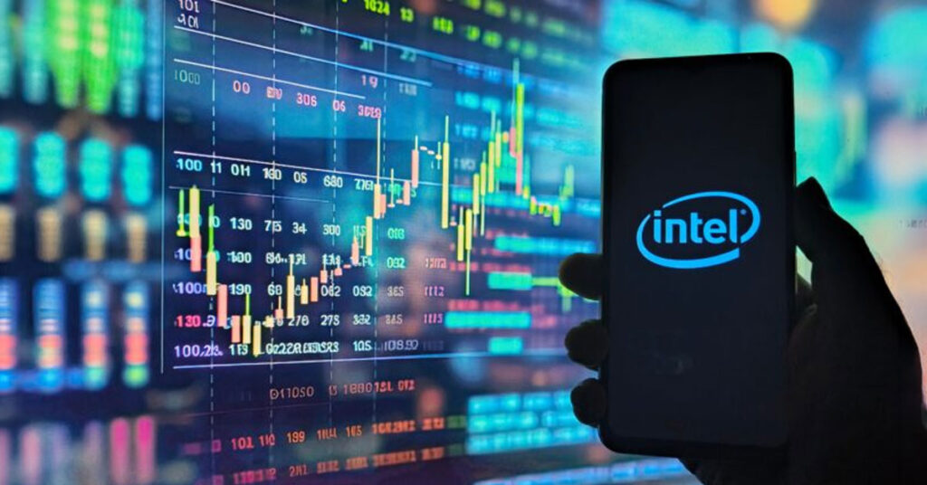 Gráfico financiero con datos en colores vibrantes y un smartphone en primer plano mostrando el logotipo de Intel.