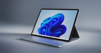 Portátil Surface con pantalla grande y diseño elegante, mostrando el logo de Windows 11 en un fondo gris frío.