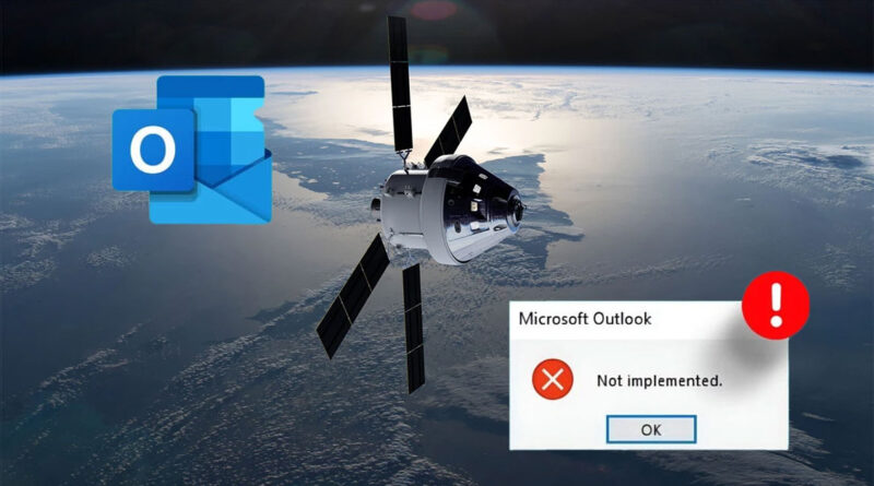 Nave espacial sobre la Tierra, logo azul de Outlook a la izquierda y cuadro de error blanco con icono rojo "Not implemented."