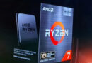 Caja de procesador AMD Ryzen 7 5800X3D Edición Aniversario, con colores oscuros y detalles en naranja y plata, presenta el logotipo de AMD.