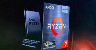 Caja de procesador AMD Ryzen 7 5800X3D Edición Aniversario, con colores oscuros y detalles en naranja y plata, presenta el logotipo de AMD.