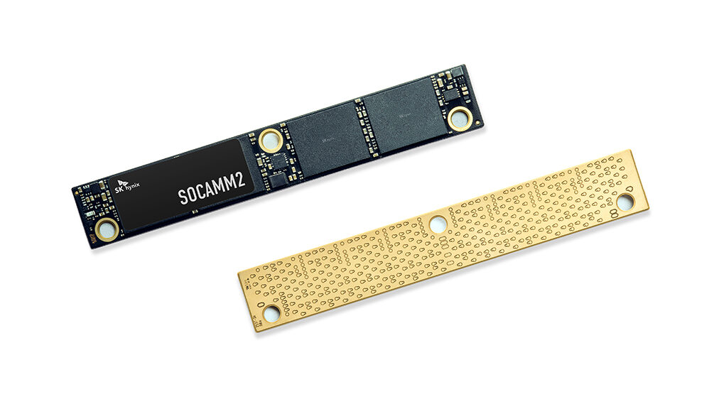 Módulo SOCAMM2 de 192 GB de SK Hynix, con un diseño negro y dorado, destacando componentes electrónicos en una disposición alargada.