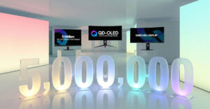 Números en gran tamaño que indican "5,000,000" en color gradient, con monitores de QD-OLED y el logo de Samsung Display de fondo.