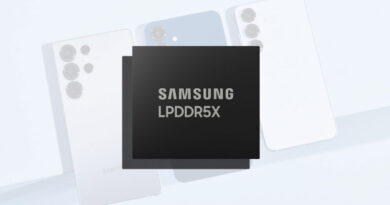 Logotipo de Samsung en negro sobre un fondo suave, con tres teléfonos en tonos claros detrás, resaltando la tecnología DRAM LPDDR5X.