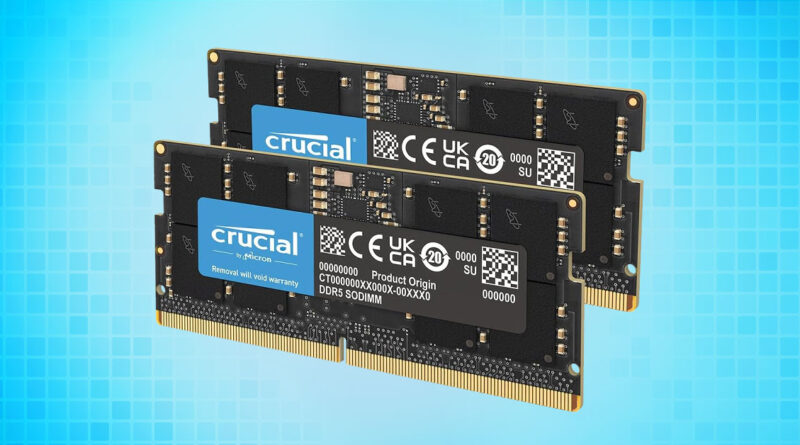 Módulos de RAM DDR5 SO-DIMM de 16 GB en color negro y azul, con etiquetas de marca y especificaciones técnicas visibles. Fondo azul claro.