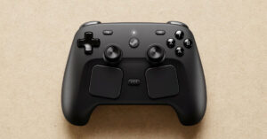 Controlador negro con dos joysticks, botones frontales y un diseño moderno, sobre un fondo claro y texturizado.