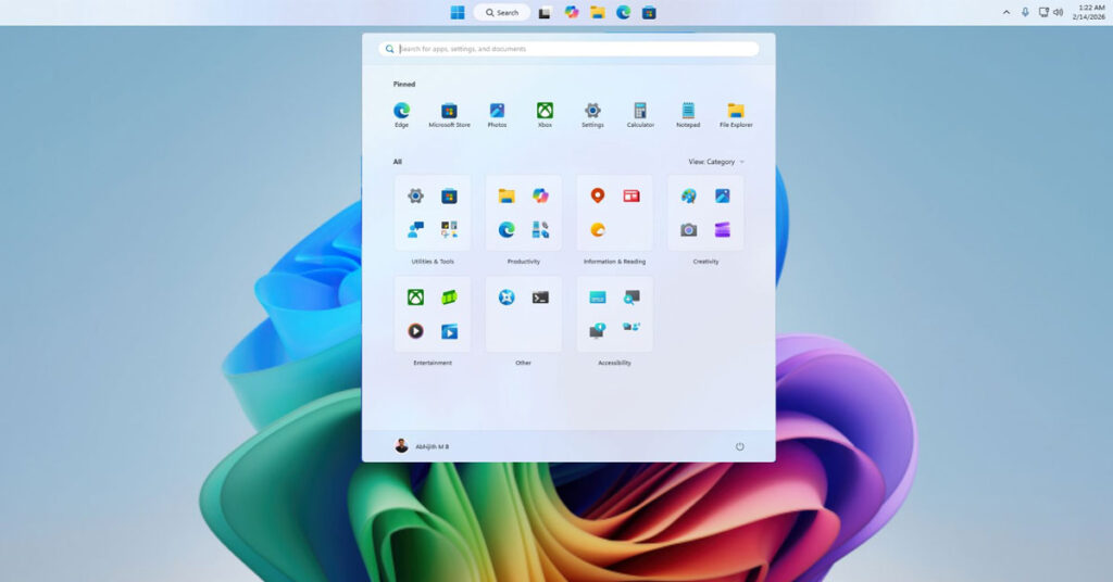 Interfaz de Windows 11 mostrando el menú de aplicaciones con iconos en un fondo de color suave, predominan los tonos azules y verdes.