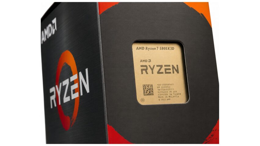 Caja negra con detalles rojos y naranjas, mostrando un procesador AMD Ryzen 7 5800X3D en su interior. Texto claro en la tapa.