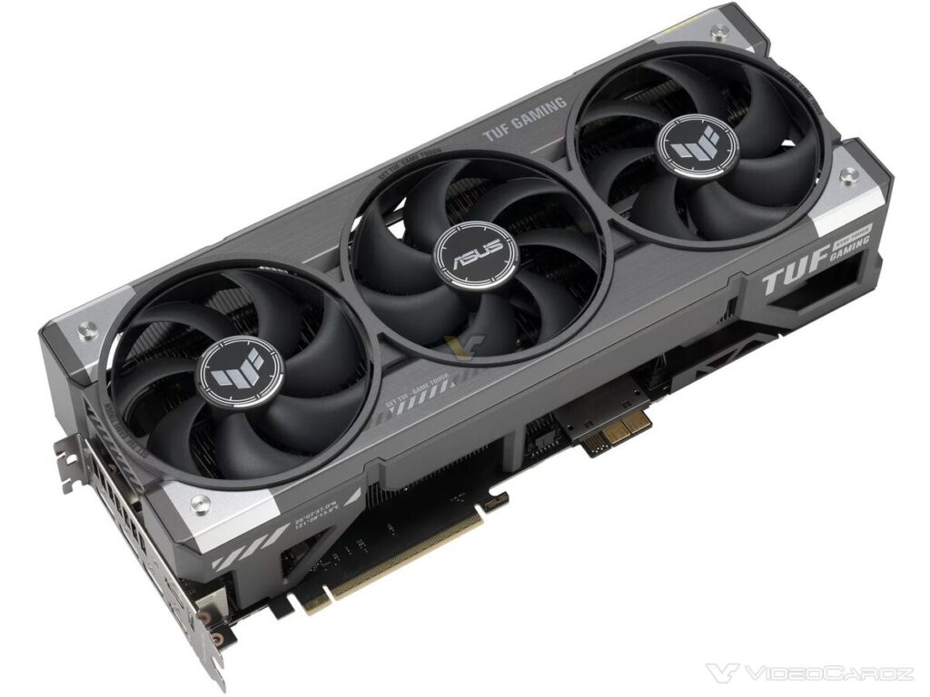 Tarjeta gráfica ASUS TUF Gaming con tres ventiladores negros, diseño plateado y negro, vista lateral, con conectores visibles en la parte inferior.