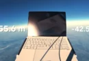 Portátil ASUS ExpertBook flotando en el espacio con la pantalla encendida, a 8,855.6 m de altitud y -42.5 °C de temperatura.