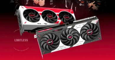 Tarjetas gráficas ASUS GeForce RTX 50 en colores blanco y negro, con tres ventiladores cada una, sobre fondo rojo.