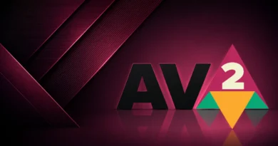 Fondo en tonos morados con formas geométricas: la letra "AV" en negro y el número "2" en colores verde, amarillo y blanco.