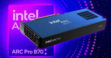 Tarjeta gráfica Intel Arc Pro B70 en tonos azules y negros, con un fondo morado y patrones circulares. Textos destacados en el diseño.