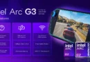 Controles de juego en un dispositivo portátil, mostrando un juego de carreras; destaca en un fondo morado con íconos de características técnicas.