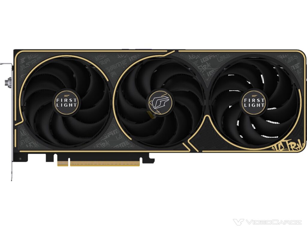 GPU con tres ventiladores grandes y un diseño en negro y dorado, presenta el texto "FIRST LIGHT" en la parte frontal.