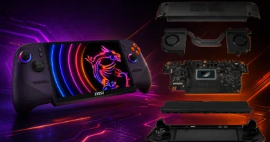 Controlador portátil MSI con pantalla brillante, detalles en colores púrpura y negro; componentes internos desensamblados a un lado.
