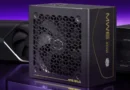 Fuente de alimentación MWE Gold V4 de Cooler Master, de 850W, con diseño negro y detalles dorados, sobre fondo morado.