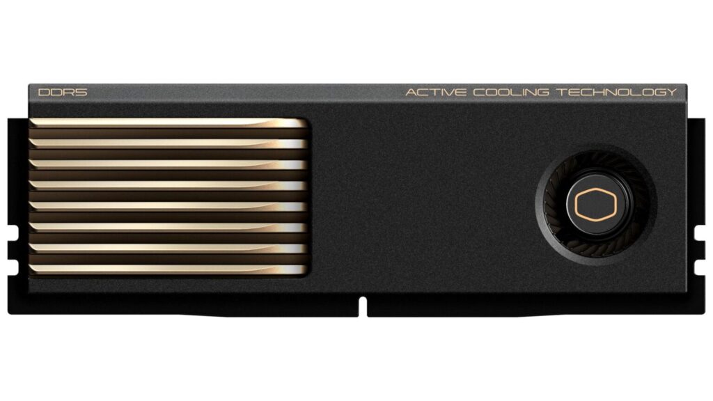 Memoria DDR5 con ventilador integrado, diseño en negro con detalles dorados, resaltando la tecnología de enfriamiento activo.