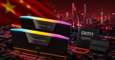 Módulos de memoria DDR5 Vengeance con retroiluminación RGB, junto a un chip CXMT, sobre un fondo de ciudad y bandera de China.
