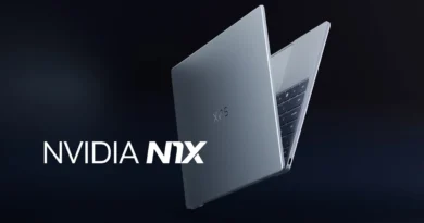 Laptop Dell XPS en color plateado, con el logo de NVIDIA N1X destacado a la izquierda, sobre un fondo oscuro.