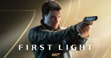 Personaje masculino sosteniendo una pistola, con un fondo dorado y un estilo moderno, resaltando el título "FIRST LIGHT" debajo.
