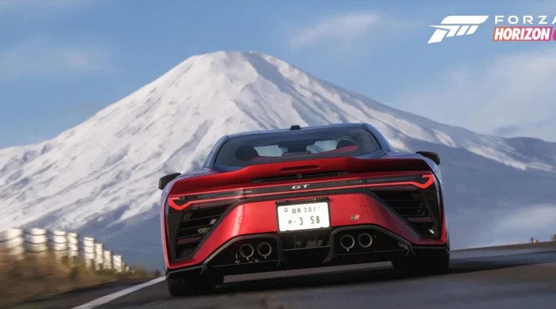 Deportivo rojo en una carretera con montaña nevada al fondo, destacando el logotipo de Forza Horizon 6 en la esquina superior.