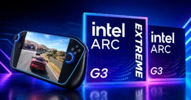 Controlador de videojuego en primer plano mostrando un juego de carreras, con cajas de GPU Intel ARC G3 en colores azul y negro de fondo.