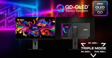Monitores MSI con panel QD-OLED, uno en 4K y otro en modo triple, mostrados en un fondo colorido y dinámico.