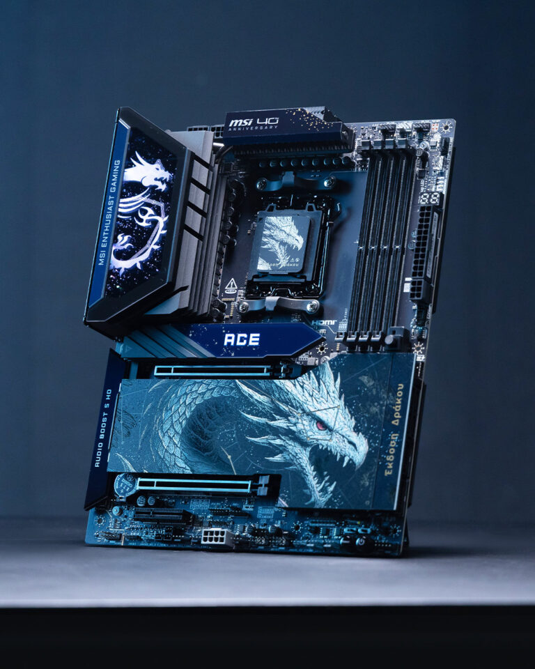 Placa base MSI con diseño de dragón, colores negro y azul, y refrigeración destacada. Fondo oscuro que resalta los detalles.