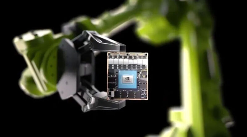 Un brazo robótico sostiene un chip de NVIDIA sobre un fondo negro, destacando el componente tecnológico en colores metálicos y azul.