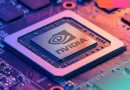 Chip de NVIDIA en un circuito impreso, con un fondo colorido que resalta sus detalles técnicos y el logotipo en el centro.
