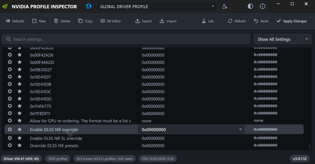 Interfaz de NVIDIA Profile Inspector mostrando configuraciones de controladores de GPU, con texto en negro sobre fondo oscuro y detalles técnicos.