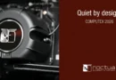 Refrigerador AIO de Noctua con diseño elegante en negro, destacando su logo y la frase "Quiet by design" sobre un fondo marrón.