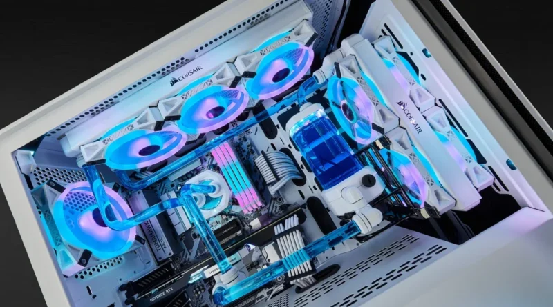Ensamblaje de PC gaming con refrigeración líquida, componentes en blanco y azul, y ventiladores LED iluminados en tonos azules y rosas.