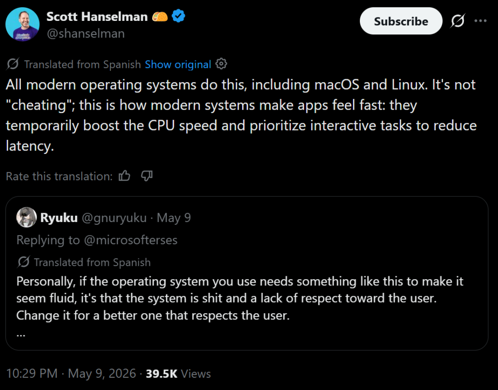 Captura de pantalla de un tweet que discute cómo los sistemas operativos modernos mejoran la velocidad del CPU y la gestión de tareas.