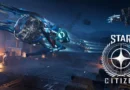 Naves espaciales futuristas vuelan en un entorno oscuro y industrial, con luces brillantes y el logotipo de Star Citizen en la esquina.