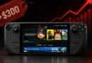 Steam Deck OLED mostrando la interfaz de juegos, con un fondo oscuro y un gráfico en aumento junto a una etiqueta de precio de $300.