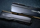 Módulos de memoria RAM G.SKILL Trident Z5 CK, en negro brillante, con detalles dorados sobre fondo texturizado.