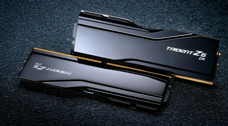 Módulos de memoria RAM G.SKILL Trident Z5 CK, en negro brillante, con detalles dorados sobre fondo texturizado.