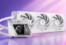 Sistema de refrigeración líquida con enfriador de color blanco, tres ventiladores y un diseño moderno sobre fondo degradado de púrpura a rosa.