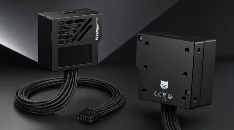 Dispositivo WireView Pro II en color negro, con conectores y cables, sobre un fondo oscuro y angular. Diseño elegante y moderno.