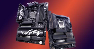 Dos placas base de ordenador en primer plano, una con diseño negro y plata y otra en negro y rojo, sobre un fondo degradado naranja y negro.